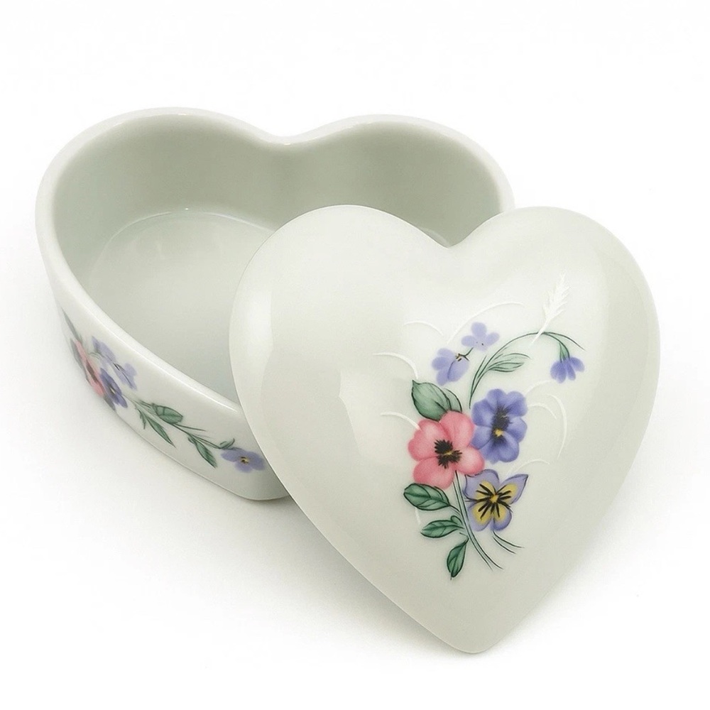Vtg Russ Heart Shaped White Trinket Box Pink Floral Porcelain Japan‎ #4935 Gift